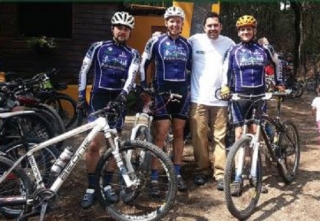 cyclists and friends 